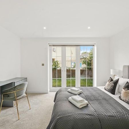 Drake House Apt 3 In Staines - Free Parking - Heathrow - Thorpe Park Buitenkant foto