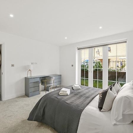 Drake House Apt 3 In Staines - Free Parking - Heathrow - Thorpe Park Buitenkant foto