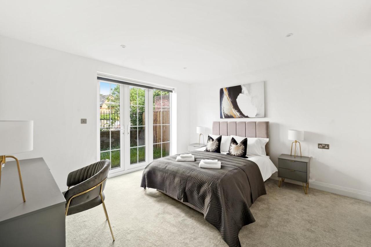 Drake House Apt 3 In Staines - Free Parking - Heathrow - Thorpe Park Buitenkant foto