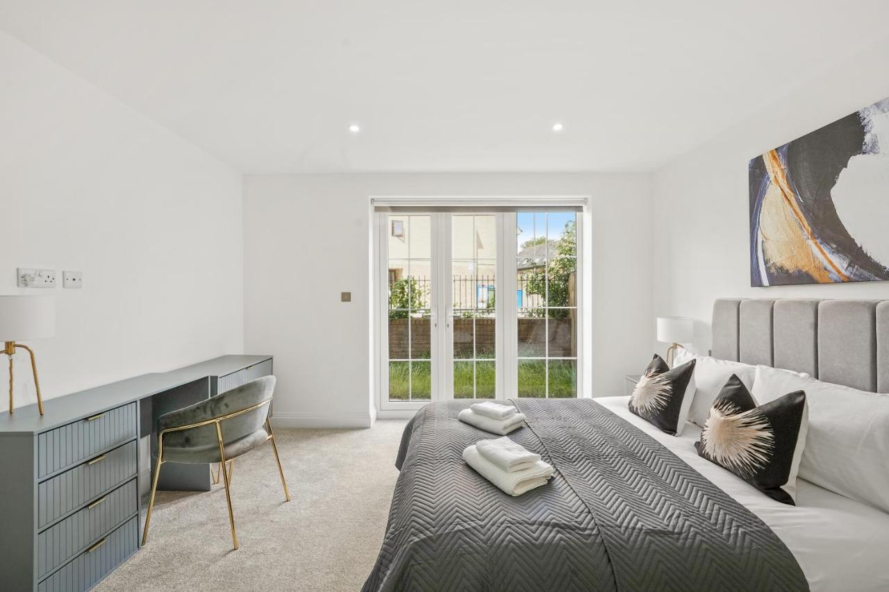 Drake House Apt 3 In Staines - Free Parking - Heathrow - Thorpe Park Buitenkant foto