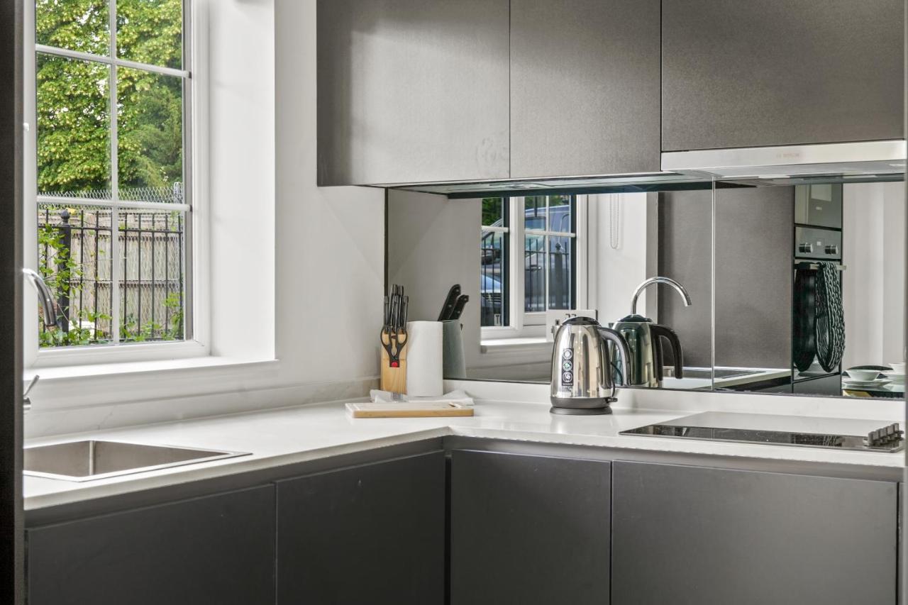 Drake House Apt 3 In Staines - Free Parking - Heathrow - Thorpe Park Buitenkant foto