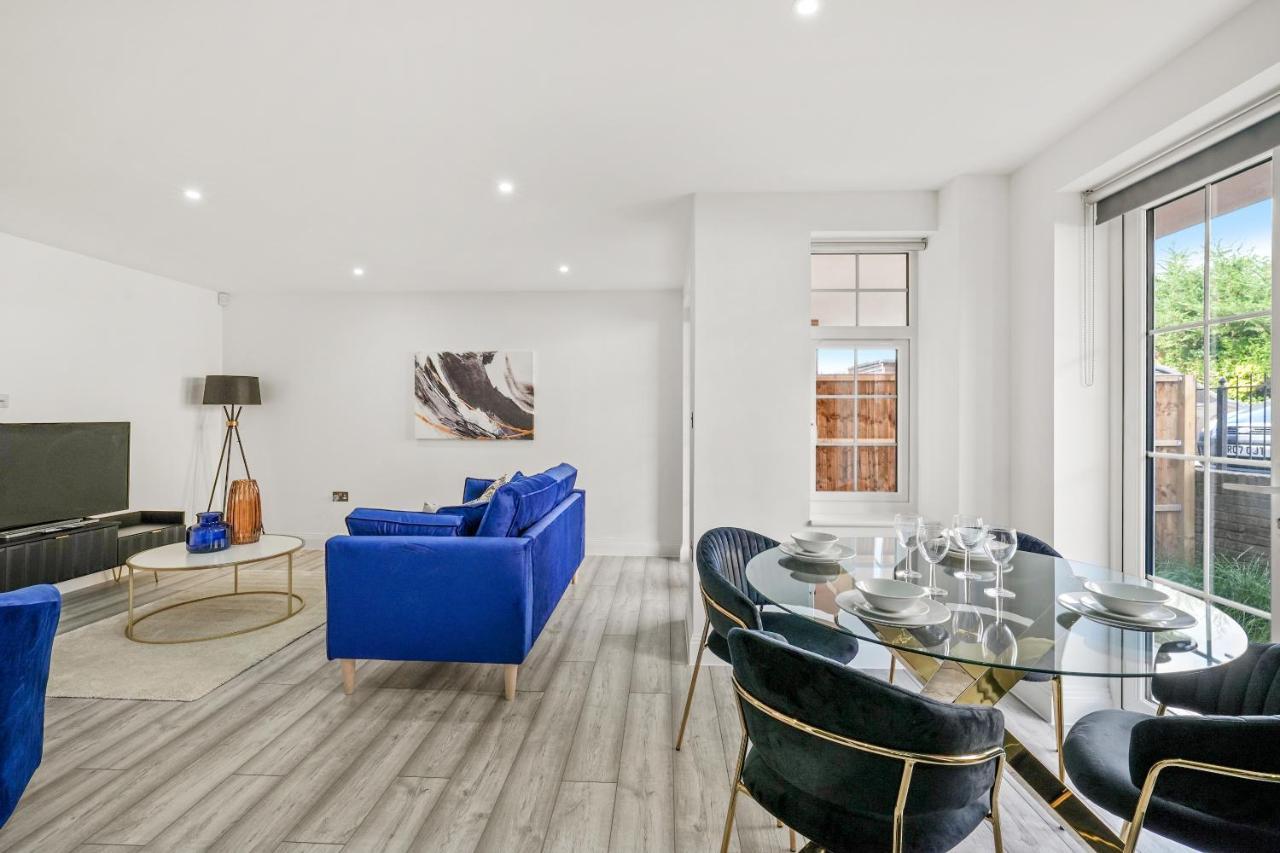 Drake House Apt 3 In Staines - Free Parking - Heathrow - Thorpe Park Buitenkant foto